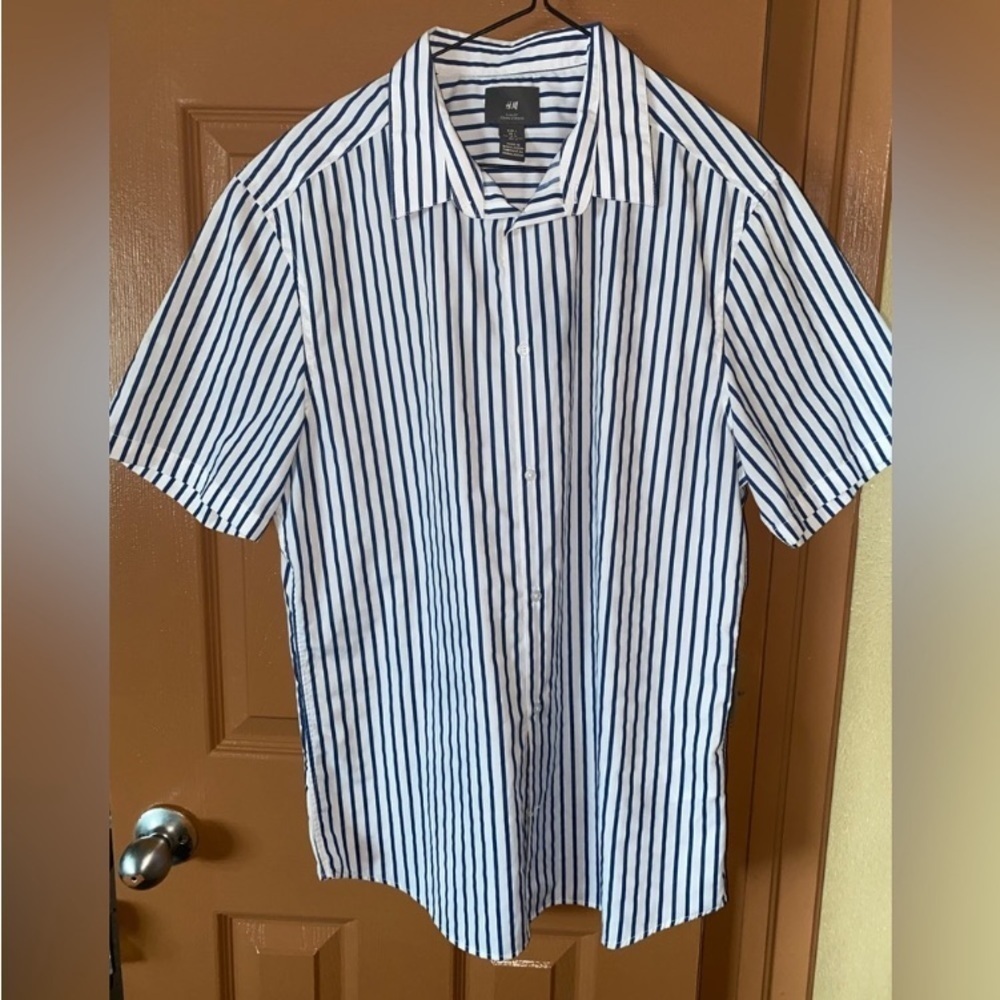 H&M Short Sleeve Shirt - EUC - Mens Large - Picture 1 of 3